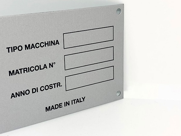 Sagomatura-targhe-alluminio-anodizzato-milano