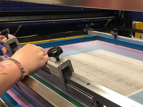 servizi-di-stampa-serigrafia-su-lastre-monza
